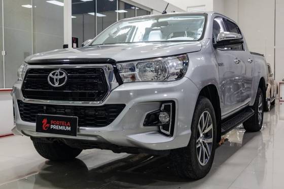 TOYOTA HILUX 2.8 SRV 4X4 CD 16V DIESEL 4P AUTOMÁTICO TOYOTA HILUX 2.8 SRV 4X4 CD 16V DIESEL 4P AUTOMÁTICO